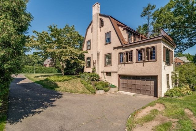 116 Pleasant St, Holyoke, MA 01040