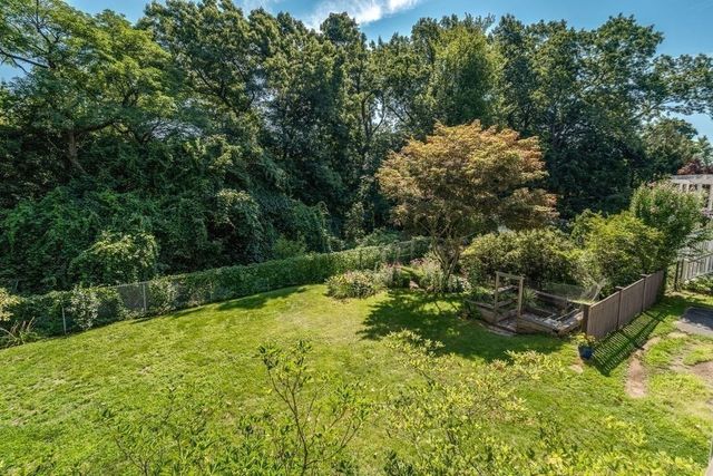 116 Pleasant St, Holyoke, MA 01040
