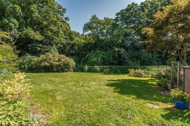 116 Pleasant St, Holyoke, MA 01040