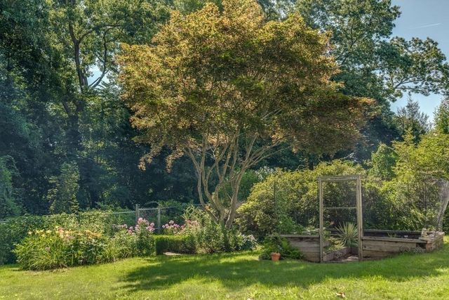 116 Pleasant St, Holyoke, MA 01040