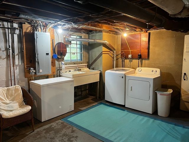 116 Pleasant St, Holyoke, MA 01040