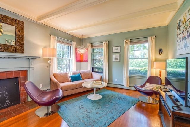 116 Pleasant St, Holyoke, MA 01040