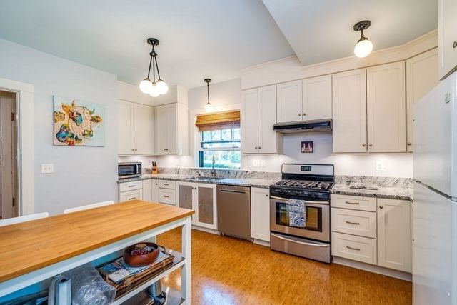 116 Pleasant St, Holyoke, MA 01040