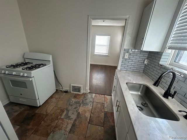 5081 Wayburn Street, Detroit, MI 48224