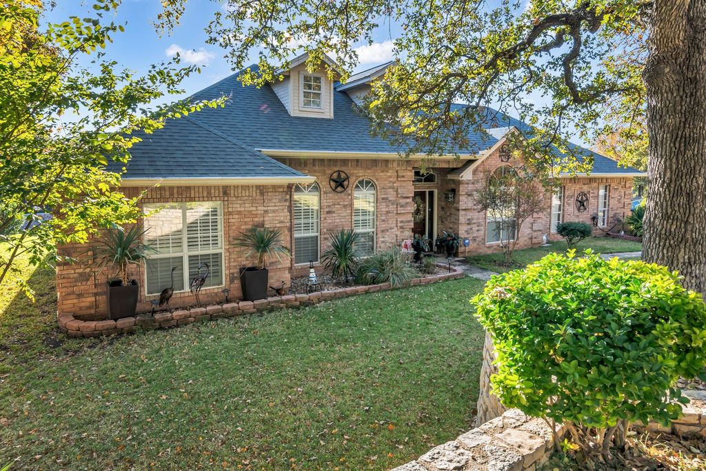 5411 Corto Drive, De Cordova, TX 76049