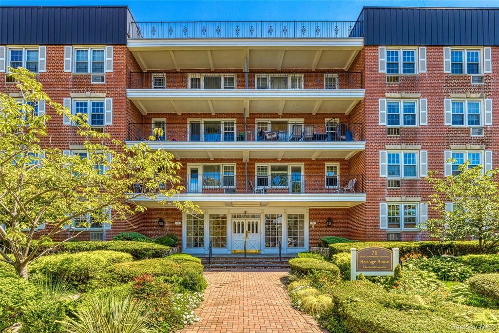 70 North Grove 1N, Freeport, NY 11520