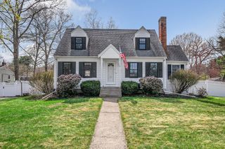 29 Maplewood Ave, Tewksbury, MA 01876