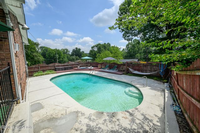 1200 Rudgate Cove, Louisville, KY 40214