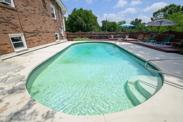 1200 Rudgate Cove, Louisville, KY 40214
