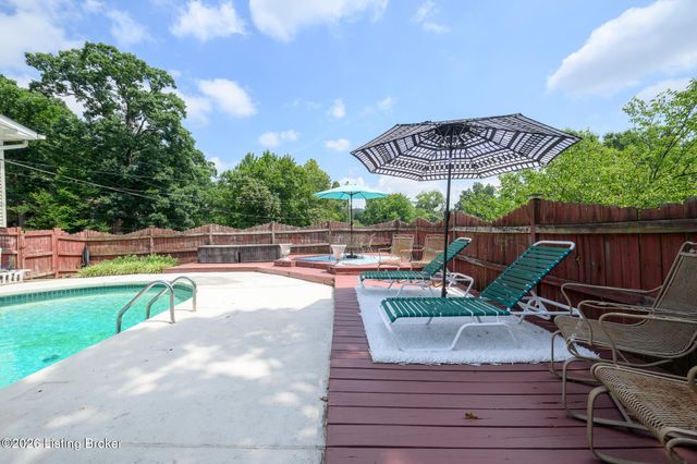 1200 Rudgate Cove, Louisville, KY 40214