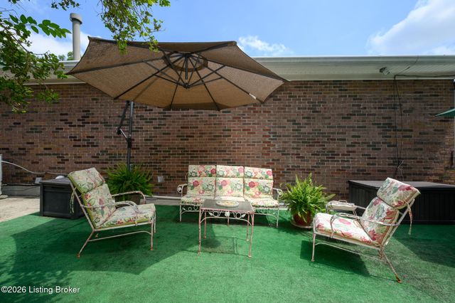 1200 Rudgate Cove, Louisville, KY 40214