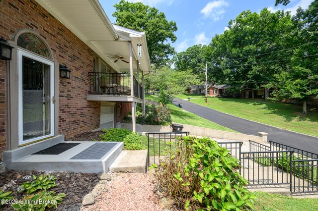 1200 Rudgate Cove, Louisville, KY 40214