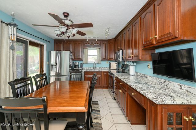1200 Rudgate Cove, Louisville, KY 40214