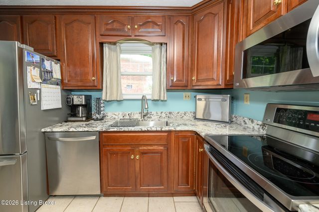 1200 Rudgate Cove, Louisville, KY 40214