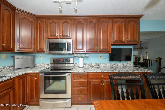1200 Rudgate Cove, Louisville, KY 40214