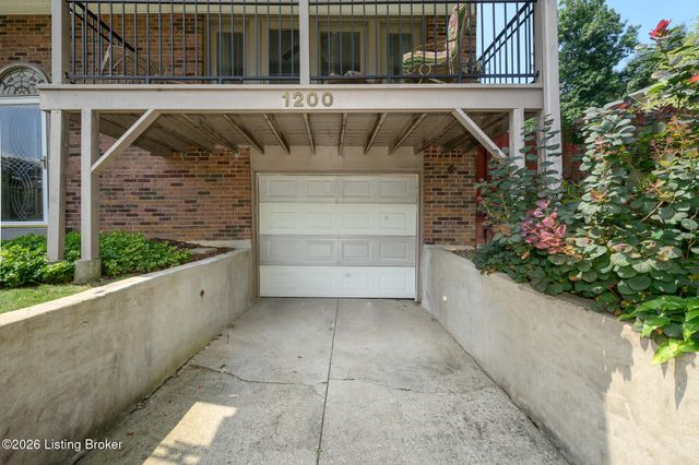 1200 Rudgate Cove, Louisville, KY 40214