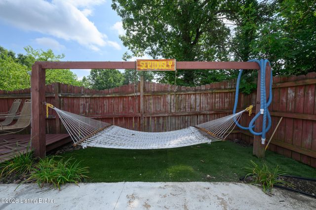 1200 Rudgate Cove, Louisville, KY 40214