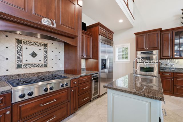 9 Promontory Ct, Hilton Head Island, SC 29928