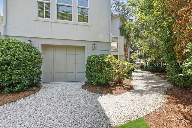 9 Promontory Ct, Hilton Head Island, SC 29928