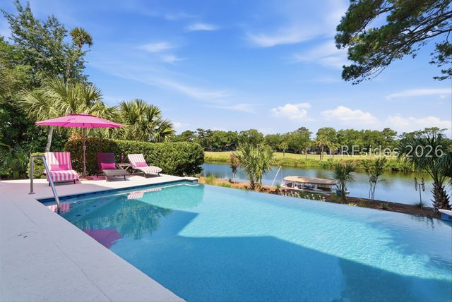 9 Promontory Ct, Hilton Head Island, SC 29928