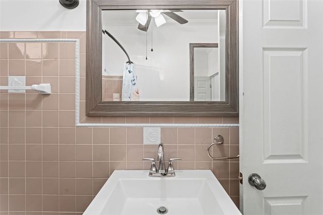 1400 Nurnath Street, Braddock Hills, PA 15221