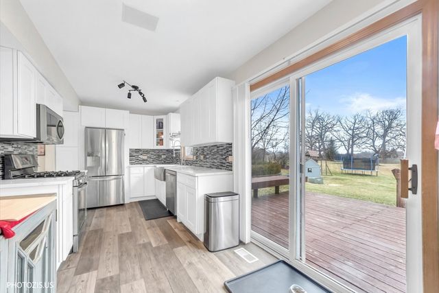 1327 E FOX CHASE Drive, Round Lake Beach, IL 60073