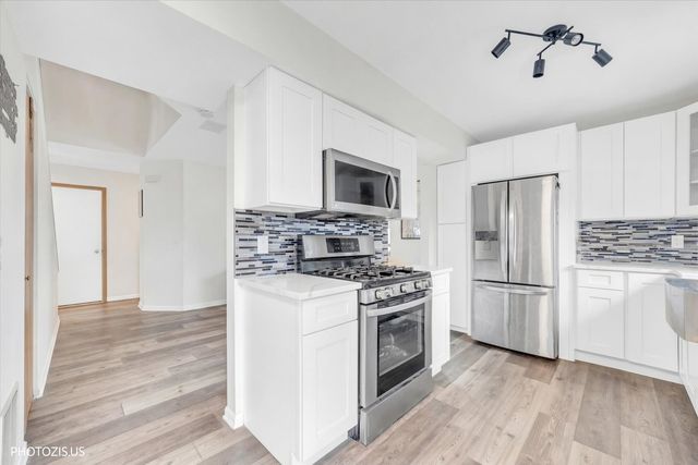 1327 E FOX CHASE Drive, Round Lake Beach, IL 60073