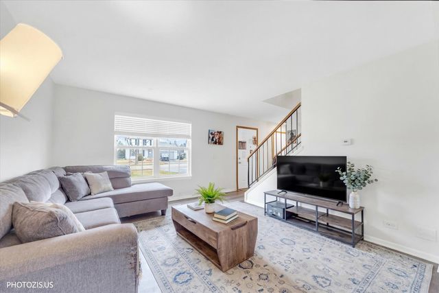 1327 E FOX CHASE Drive, Round Lake Beach, IL 60073