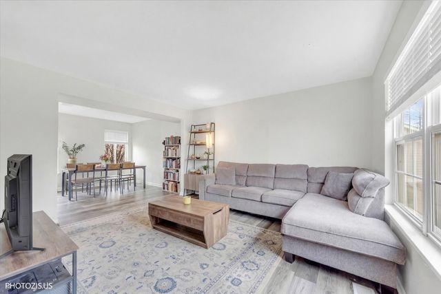 1327 E FOX CHASE Drive, Round Lake Beach, IL 60073