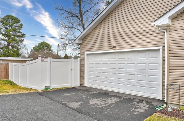 221 Richmond AVE, Smithfield, VA 23430