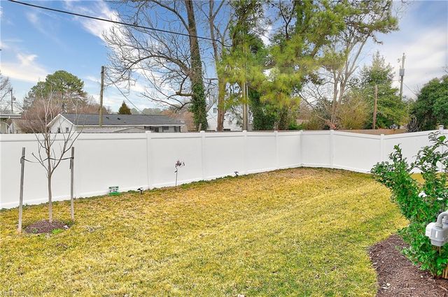 221 Richmond AVE, Smithfield, VA 23430