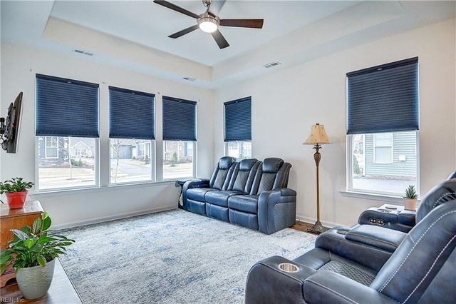 221 Richmond AVE, Smithfield, VA 23430