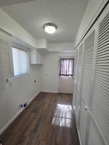 631 57th Street NW, Albuquerque, NM 87105