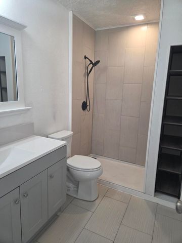 631 57th Street NW, Albuquerque, NM 87105