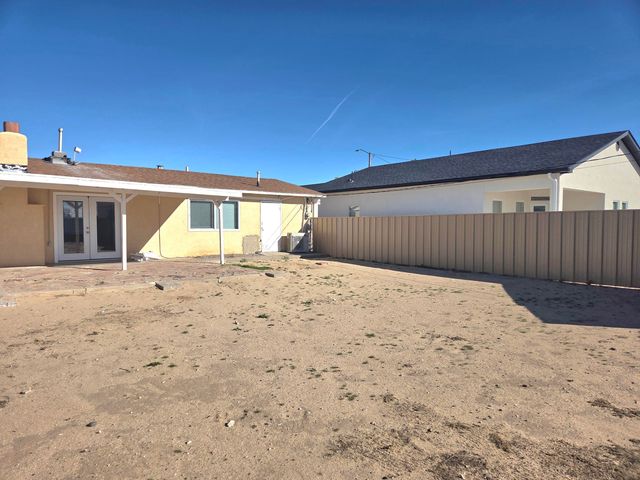 631 57th Street NW, Albuquerque, NM 87105