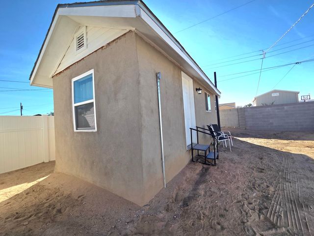 631 57th Street NW, Albuquerque, NM 87105