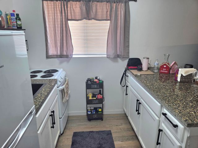 631 57th Street NW, Albuquerque, NM 87105