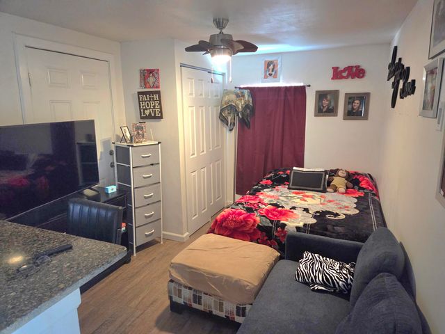 631 57th Street NW, Albuquerque, NM 87105