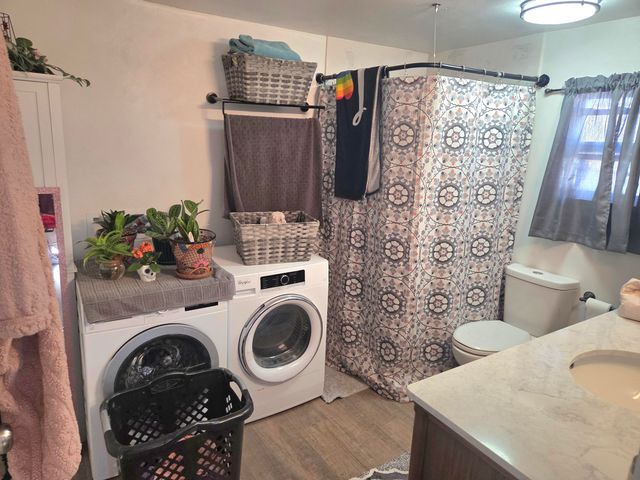 631 57th Street NW, Albuquerque, NM 87105