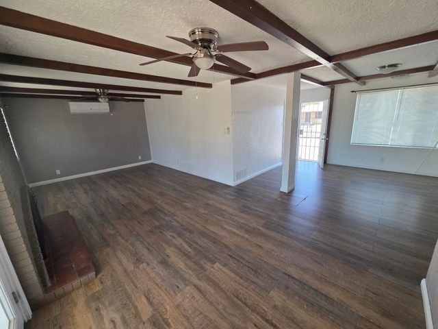 631 57th Street NW, Albuquerque, NM 87105