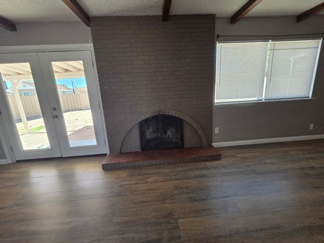 631 57th Street NW, Albuquerque, NM 87105