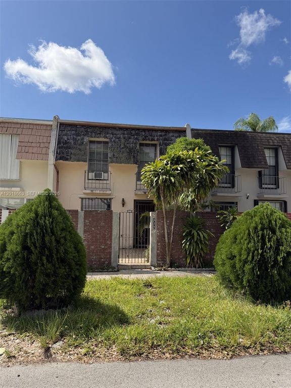 9127 SW 96th Ave, Miami, FL 33176