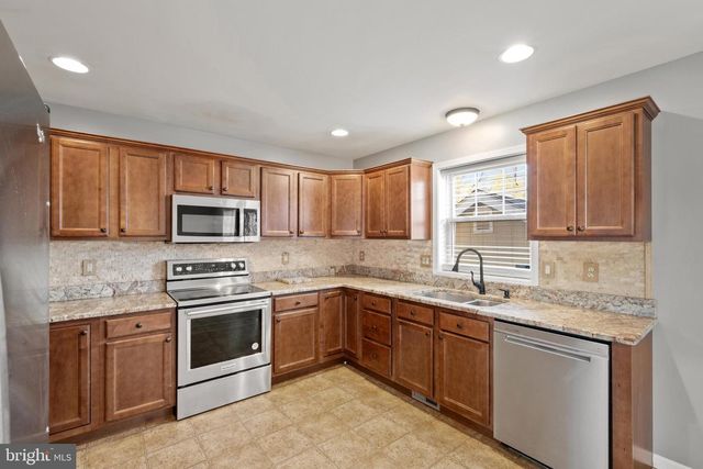 239 RAILROAD AVE, Ephrata, PA 17522