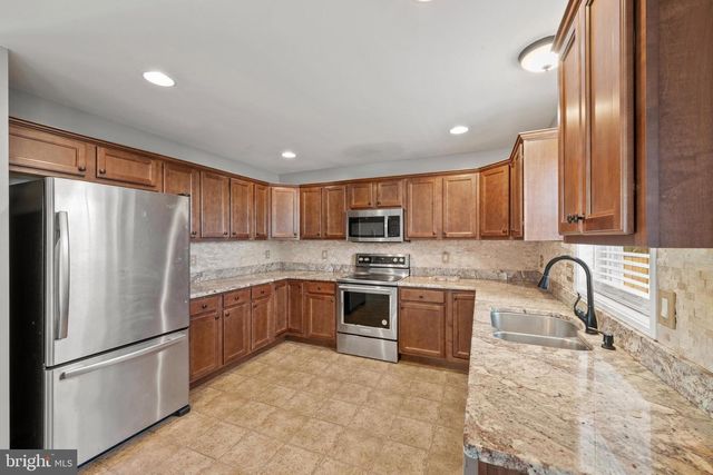 239 RAILROAD AVE, Ephrata, PA 17522