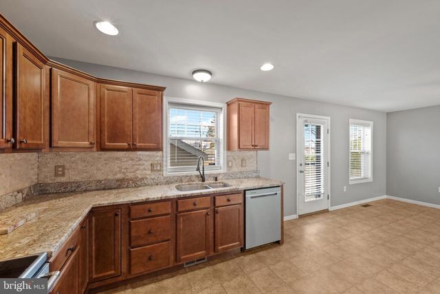 239 RAILROAD AVE, Ephrata, PA 17522