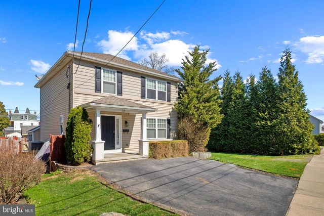 239 RAILROAD AVE, Ephrata, PA 17522