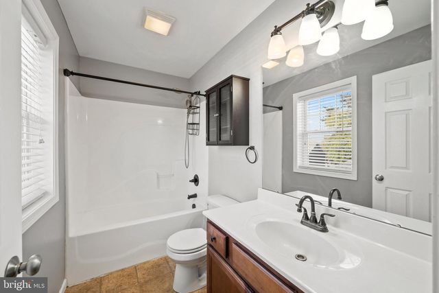 239 RAILROAD AVE, Ephrata, PA 17522