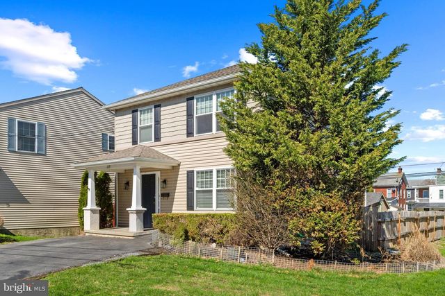 239 RAILROAD AVE, Ephrata, PA 17522