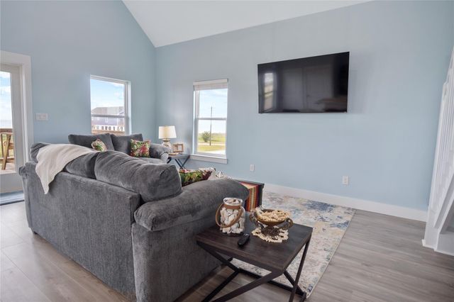 2313 Gumbo Drive, Gilchrist, TX 77617