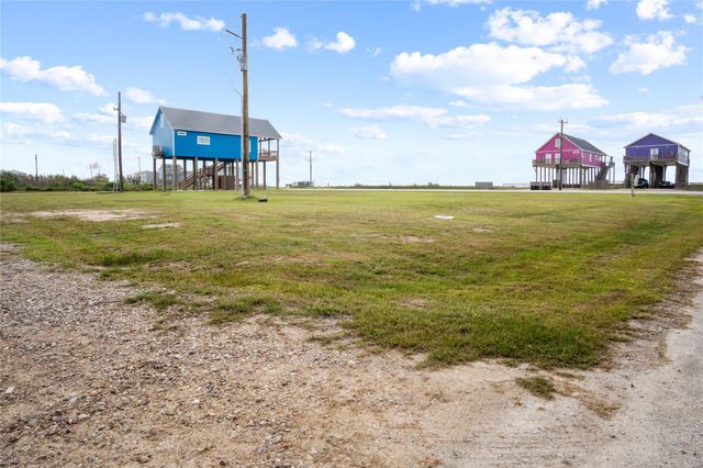 2313 Gumbo Drive, Gilchrist, TX 77617